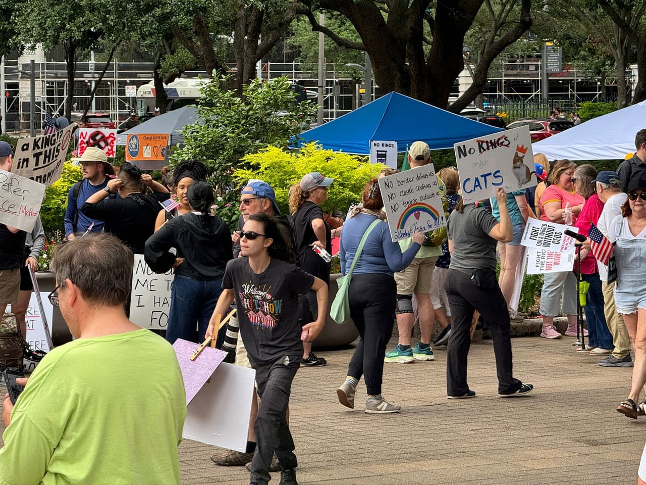 La jornada coincidió con el 250 aniversario de la fundación del Ejército de EE. UU., el Día de la Bandera y el cumpleaños número 79 del presidente Donald Trump.