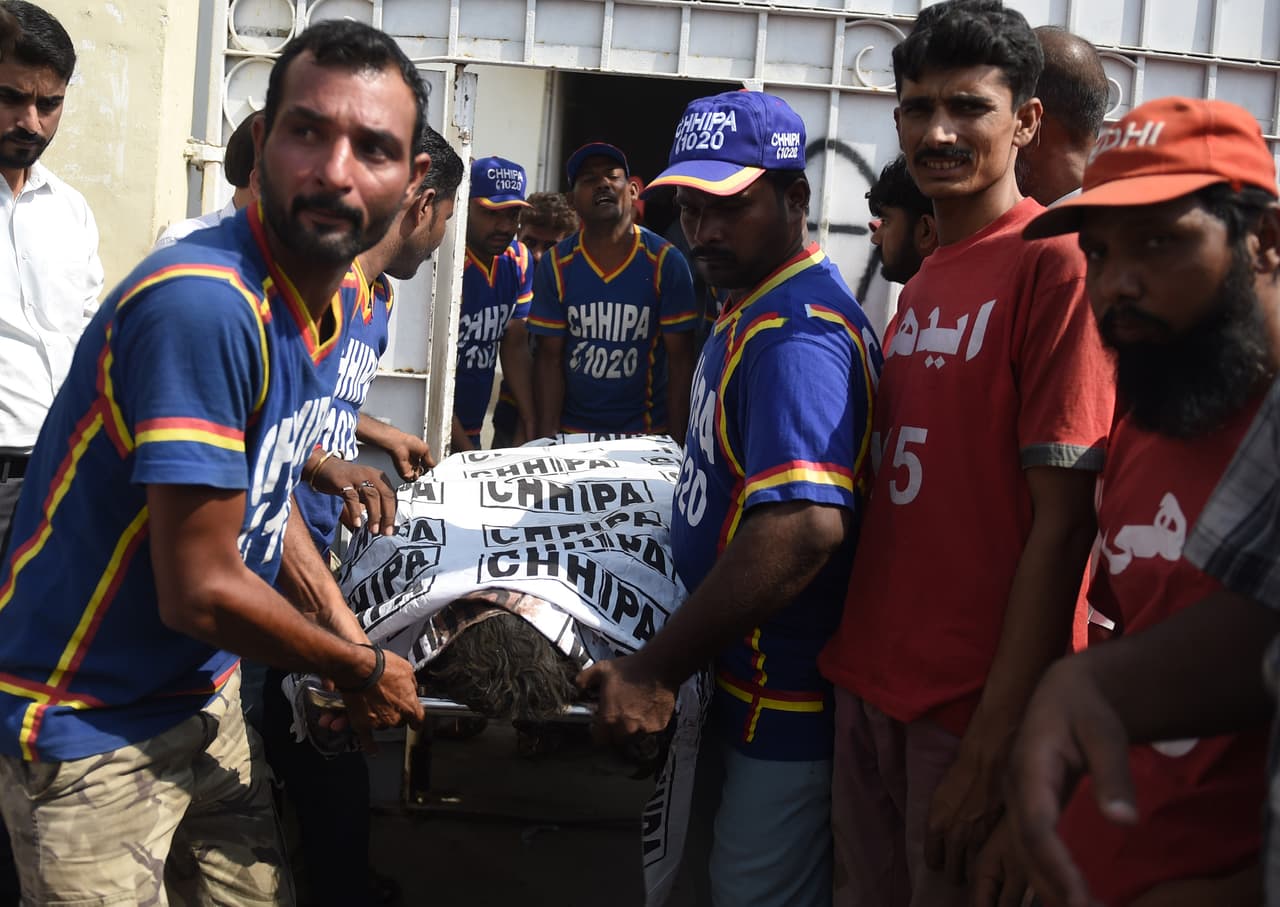 Chocan dos trenes en Pakistán