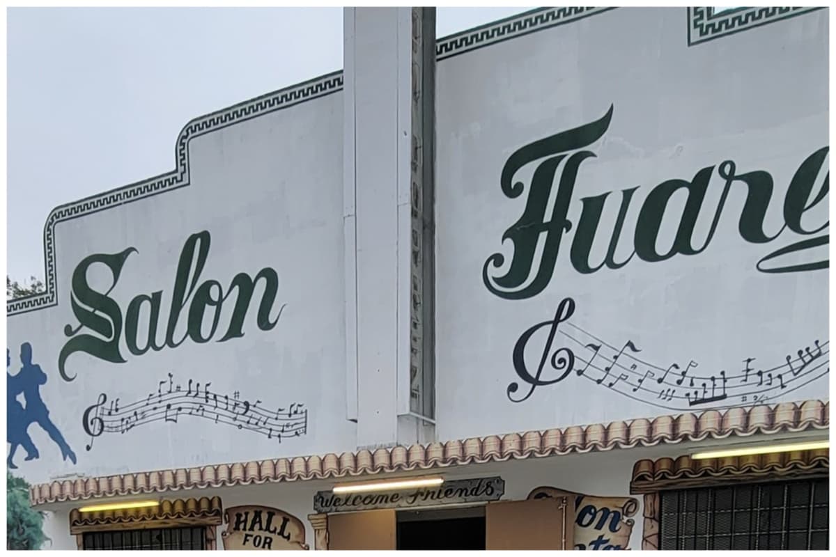 El Salón Juárez es un lugar importante entre la sociedad hispana en Bakersfield, sobre todo entre la comunidad mexicana.