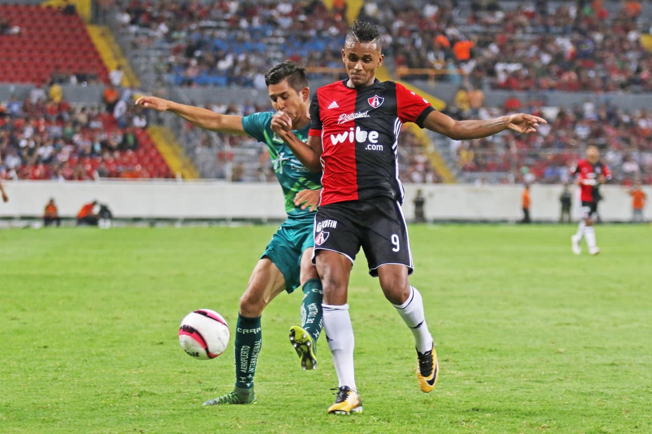 Sorpresivamente, Rafael Márquez está cotizado solamente en 800 mil euros. El ecuatoriano Fidel Martínez es el mejor valorado con dos millones y medio.