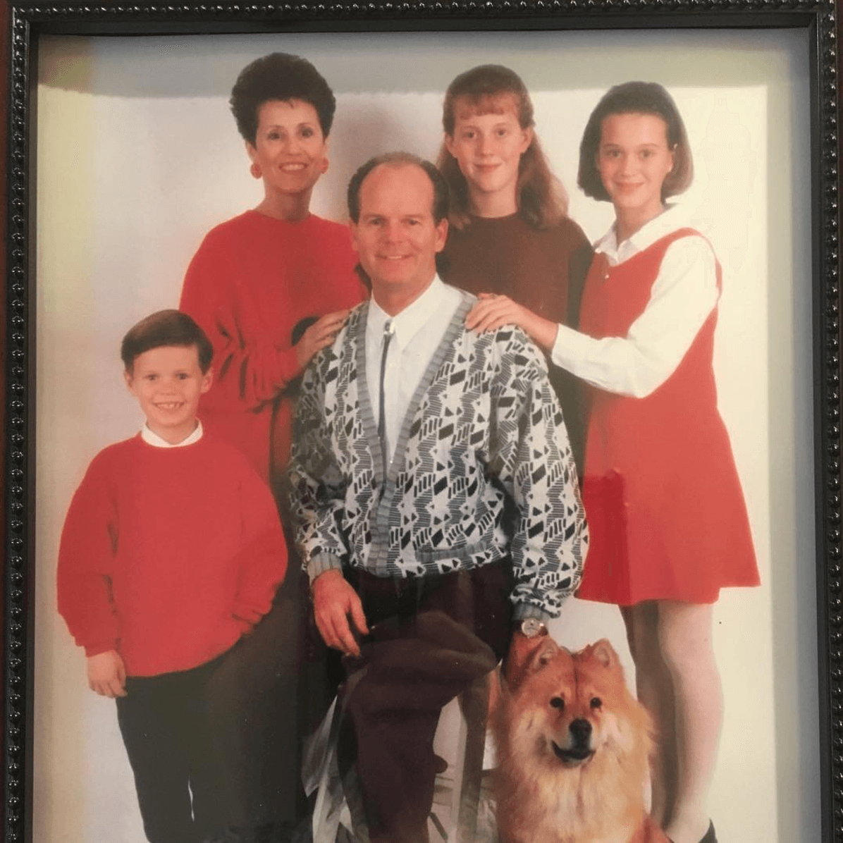 De niña, en su foto familiar de Navidad.
