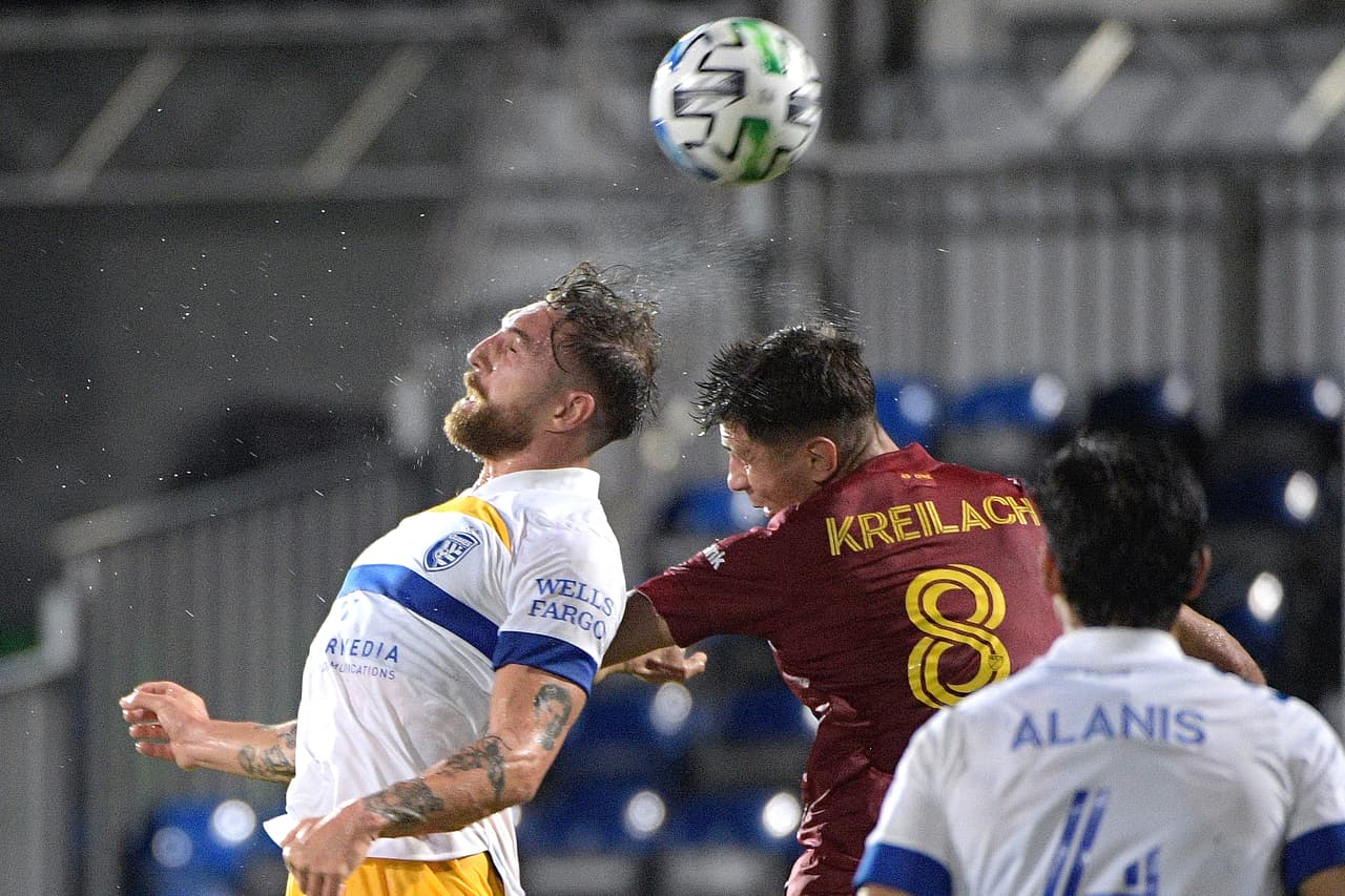 San Jose Eartquakes consigue su pase a los cuartos de final luego de que su ataque lograra anotar cinco tantos a la defensa del Real Salt Lake.