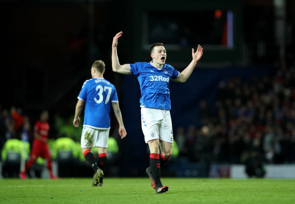 George Edmunson se encuentra el balón en el área y saca remate para acortar distancias y ponerl el encuantro 1-2.