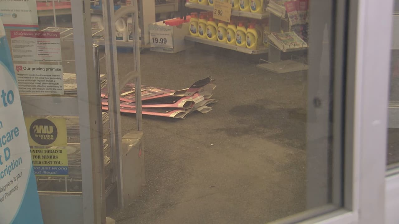 Un empleado en Walgreens es apuñalado al intentar detener a unos ladrones