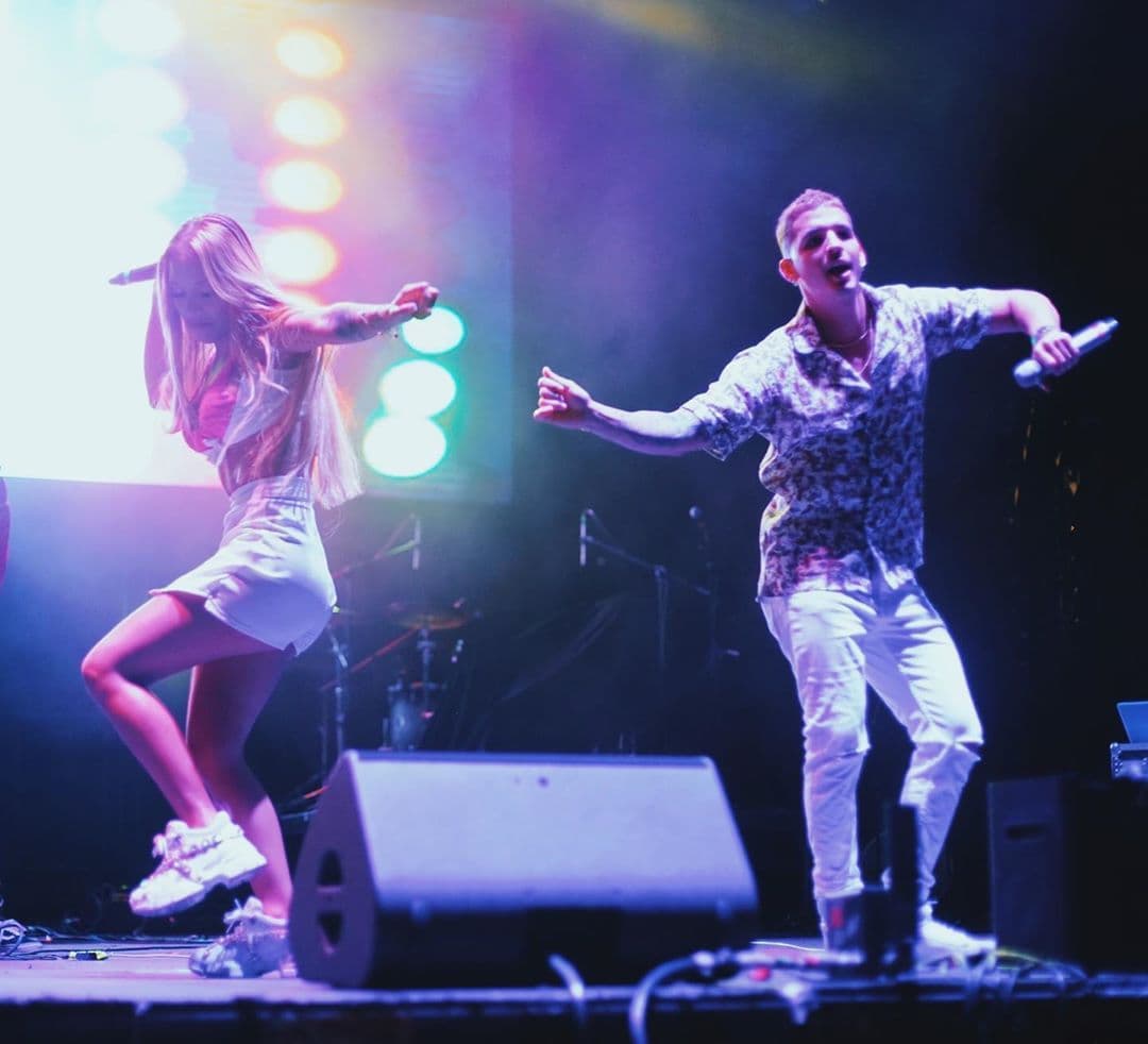 En octubre de 2018 el cantante hizo una colaboración con Luisa Fernanda en la canción 'Otra vez', la cual se colocó rápidamente en el gusto de sus seguidores.
<br>