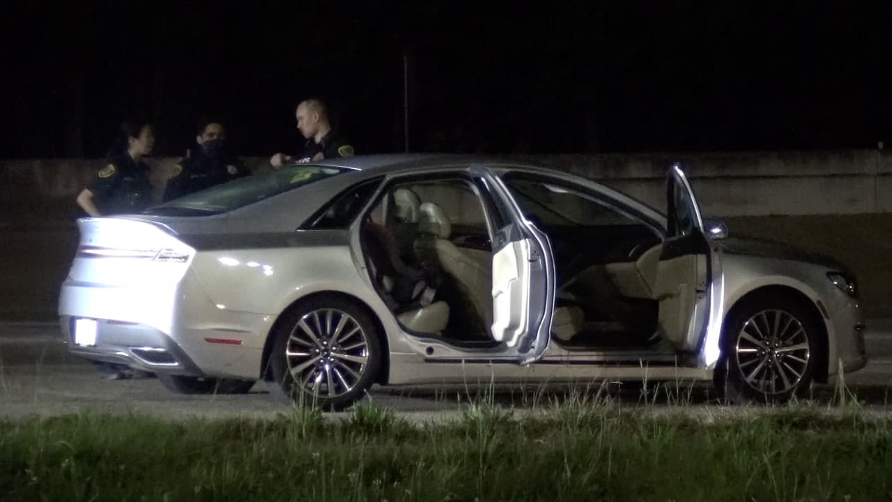 Muere un hombre y otro resulta herido tras dispararse dentro de un auto en Houston