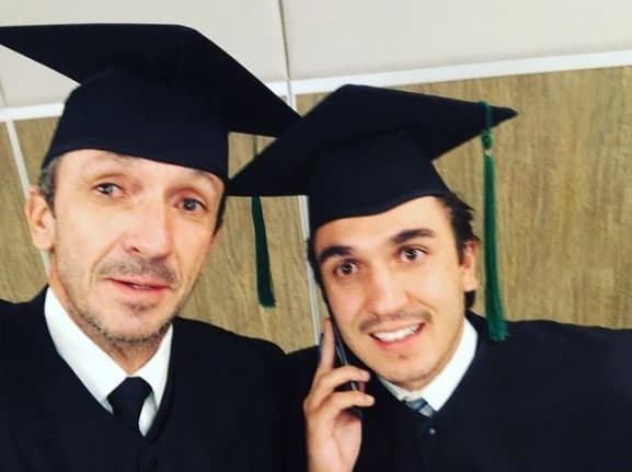 Estudió la carrera de Finanzas y Contaduría Pública. Posteriormente, realizó dos maestrías: una en Administración y Gestión de Proyectos y otra en Administración Pública. También cuenta con un diplomado en Relaciones Públicas.