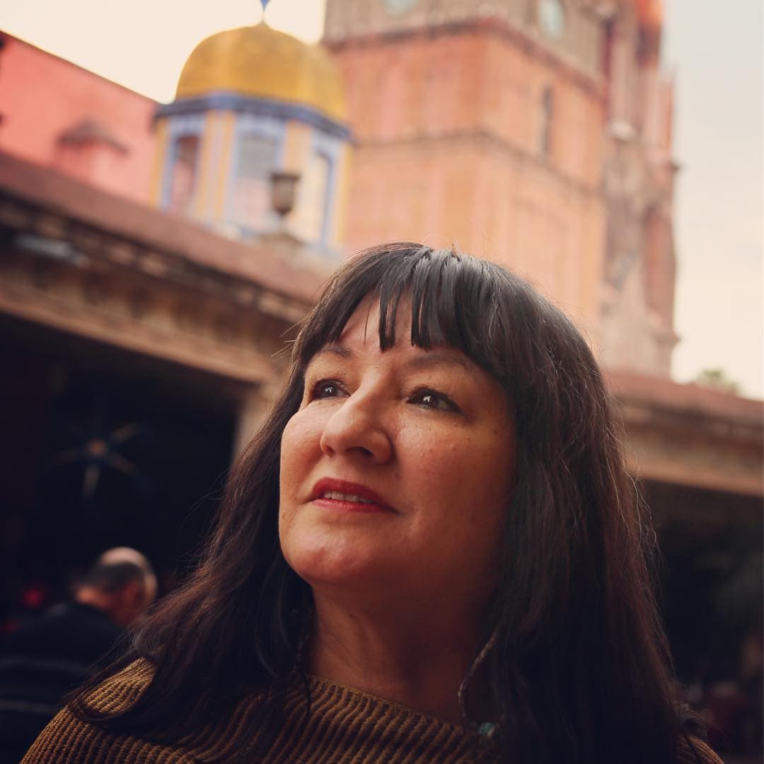La escritora Sandra Cisneros: "Nunca creí que llegaríamos a un punto en que 'mexicano' sería un término peyorativo"