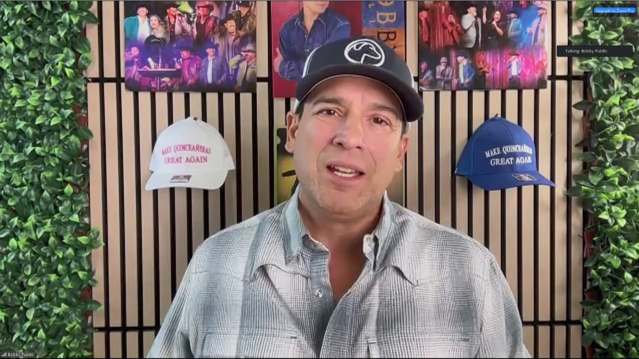 Bobby Pulido, candidato demócrata al Congreso por el Distrito 15 de Texas, durante una entrevista en Al Punto Texas Central.