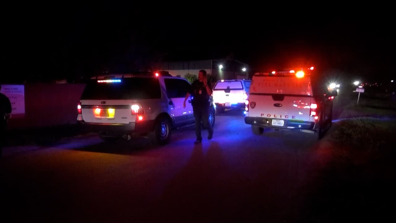 Hombre sufre quemaduras de tercer grado tras incendio de un negocio en el condado Harris