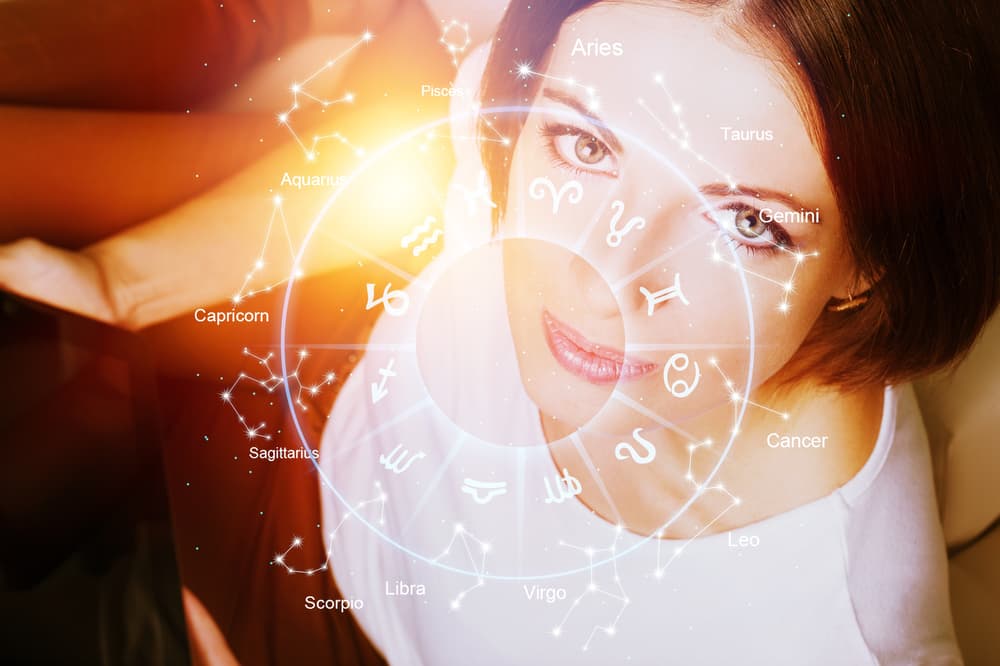 Todo hombre y mujer funcionamos con una energía tanto yin como yang. No podemos separarlas. Somos parte de un todo. Por estar sometidos a la dualidad (bueno, malo; derecha, izquierda), los seres humanos, sean del sexo masculino o del sexo femenino, están conformados con las dos formas de la energía.