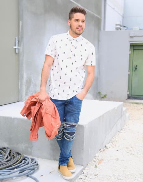 Su estilo nos encanta, a William le encanta mostrarse tal y como es.