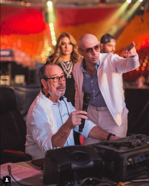 Pitbull y Cisco afinando los últimos detalles de la presentación.