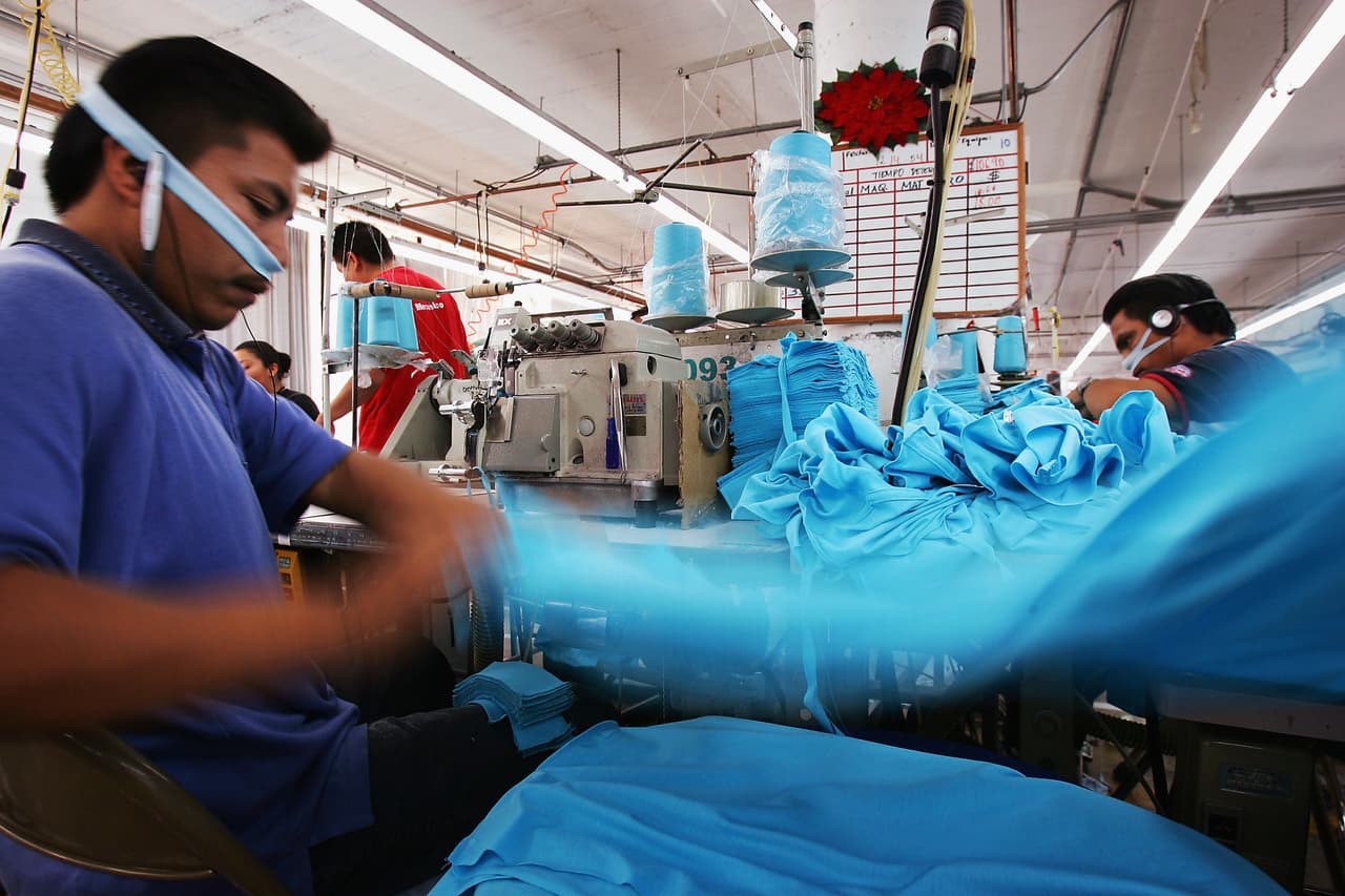 Empleados de un taller de ropa cobrarán 212,000 dólares por salarios no pagados