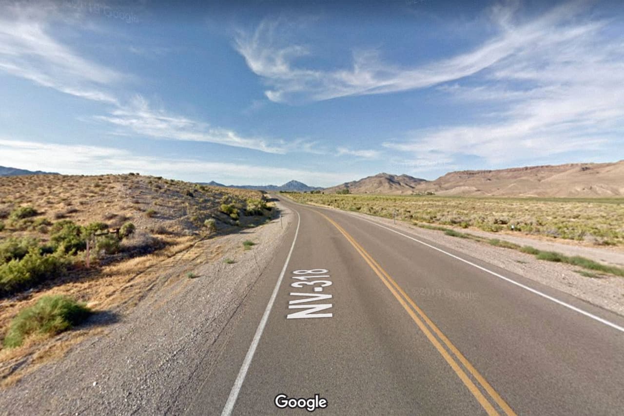 <b>Puesto 12. Condado de Lincoln, Nevada</b>
<br>
<br>Porcentaje del condado con sequía extrema o excepcional (12 de julio de 2021): 100%.
<br>
<br>Semanas con 100% de sequía excepcional en el último año: 20.
<br>
<br>Semanas con al menos un 50% de sequía excepcional en el último año: 33.
<br>
<br>Número de semanas consecutivas con cualquier porcentaje de sequía extrema o excepcional: 49 (del 4 de agosto de 2020 al 12 de julio de 2021).
<br>
<br>Población: 5,180 habitantes.
<br>
<br>La mayoría de los científicos responsabiliza a la sequía extrema de los últimos años al cambio climático. 2020 fue uno de los años con menos lluvias en la mayoría de los estados del suroeste,
<a href="https://www.npr.org/2021/06/09/1003424717/the-drought-in-the-western-u-s-is-getting-bad-climate-change-is-making-it-worse"><u>desde que comenzaron estos registros en 1895</u></a>.
<br>