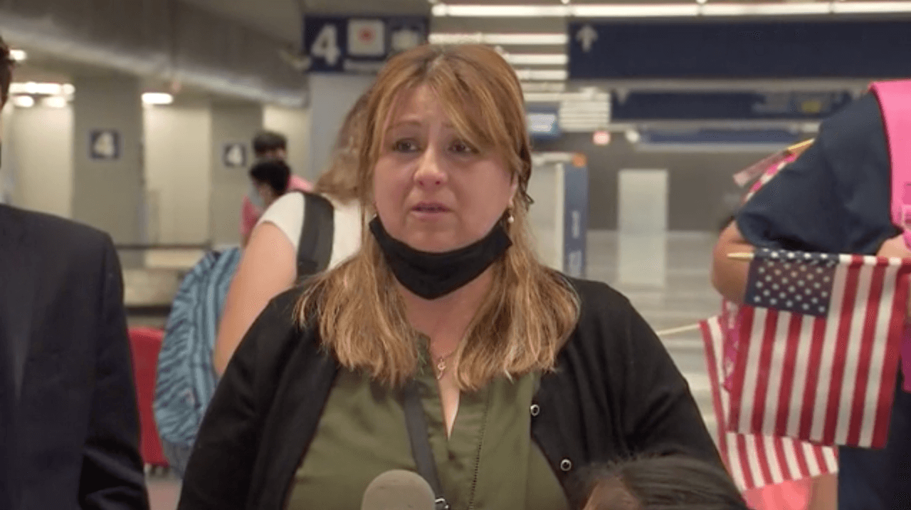 "Los planes que tengo es sacarlos adelante, darles un futuro mejor, estudios", dclaró emocionada la abuela de los pequeños.