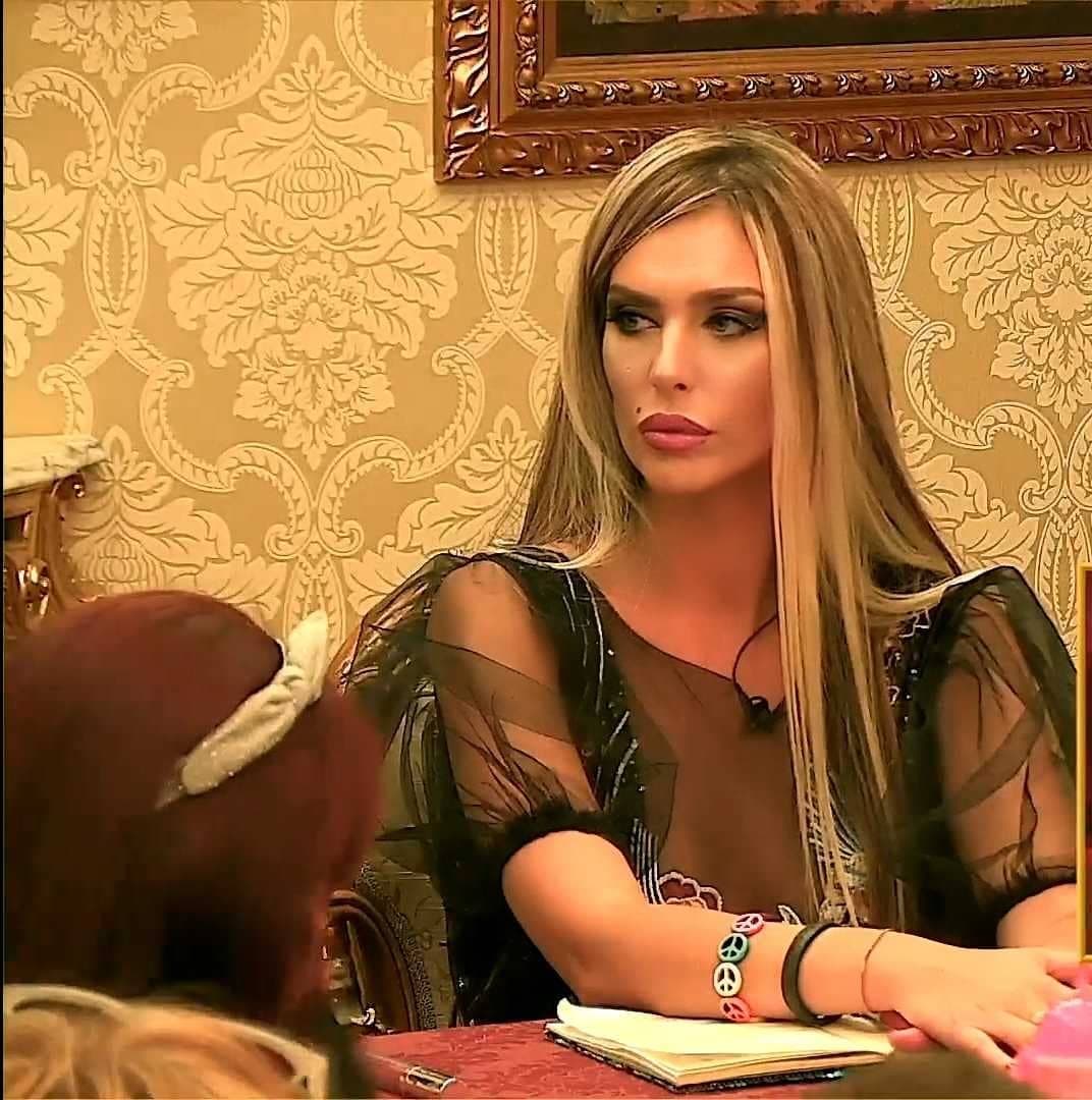 Quiere facilitar el procedimiento de adopción, introducir programas de educación sexual en las escuelas e imponer leyes para la defensa de los animales.