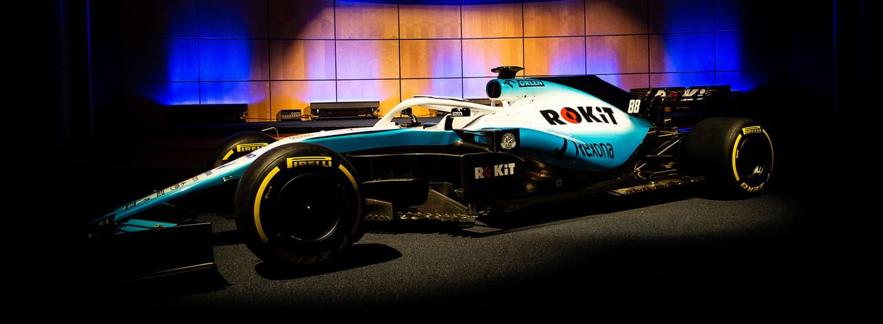 Dejando a un lado el blanco como color principal en su auto, el equipo inglés ahora implementó un azul claro que le da otro estilo.