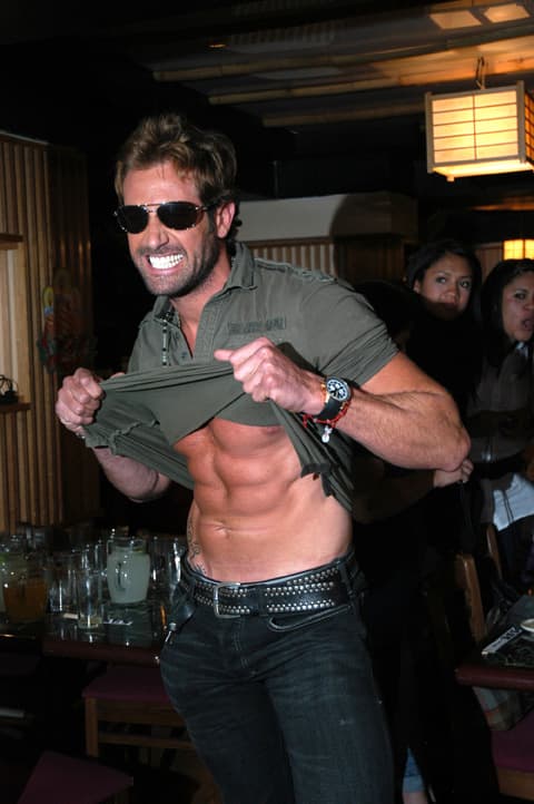 Por eso le encanta hacer ejercicio y cambia de look para dejar atrás a sus personajes.