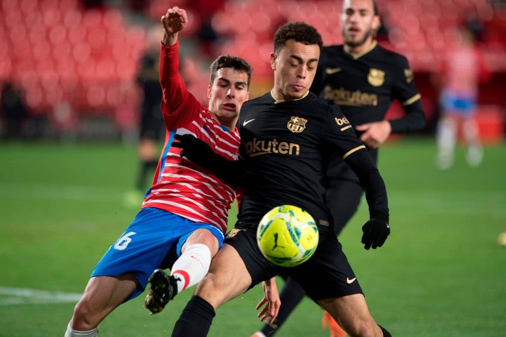 Griezmann abrió el marcador a los 12’; Messi creció la ventaja a los 35’ y al 42’ volvió a marcar para la goleada en Los Cármenes. El doblete del astro francés llegó a los 63’ para sellar el resultado. Los culés llegaron a 34 unidades y se medirán al Elche en la siguiente jornada de La Liga.