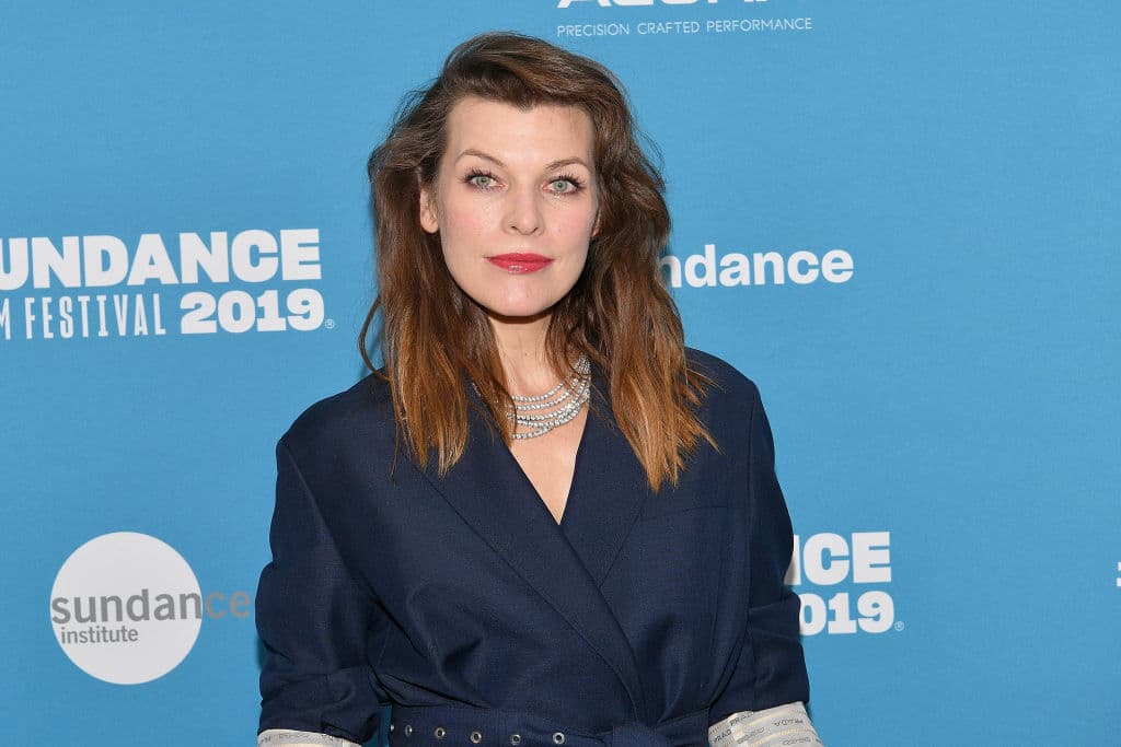 En sus intentos por ayudar a los ucranianos, Milla Jovovich colgó en su biografía de Instagram un link de asociaciones a las que se pueden hacer donaciones económicas.
