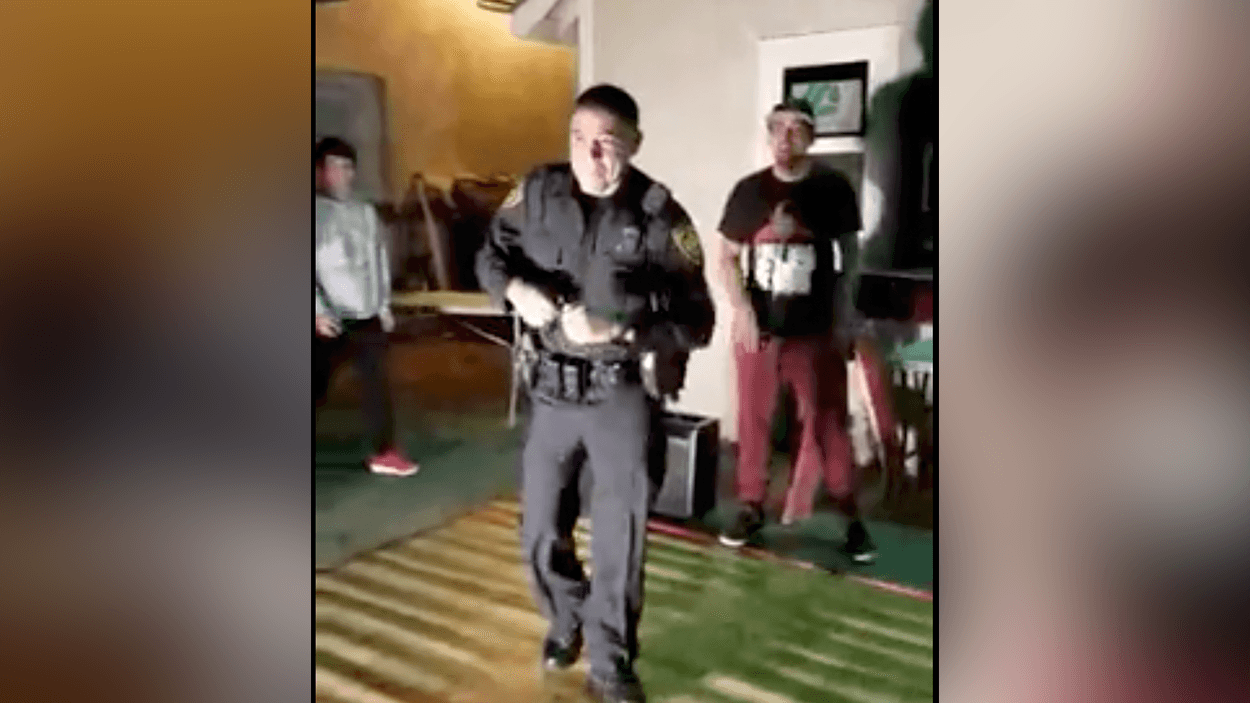 San Antonio Police Officer shows off dancing skills