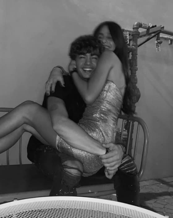 Desde octubre de 2021, ella publicó esta foto con el
<b> <a href="https://www.univision.com/famosos/william-levy-conversacion-hijo-christopher" target="_blank">hijo de Elizabeth Gutiérrez y William Levy. </a></b>
<br>