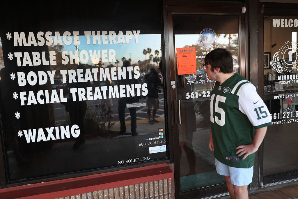 ¿Qué ofrece el spa Orchids of Asia? Quizás esa es la pregunta de este fanático de los New York Jets.