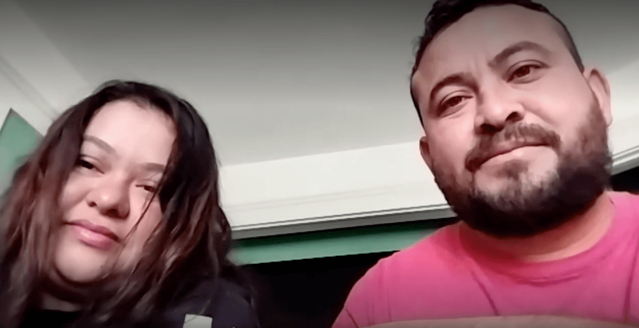 “Sabe que lo pueden demandar por esto”, se escucha a su hermano Marlon Chávez advertir mientras graba con su celular cómo uno de los oficiales empuja contra la pared a Diana, quien trabajaba en un carrito de 'hot dogs', cuyas brazas aún estaban encendidas.