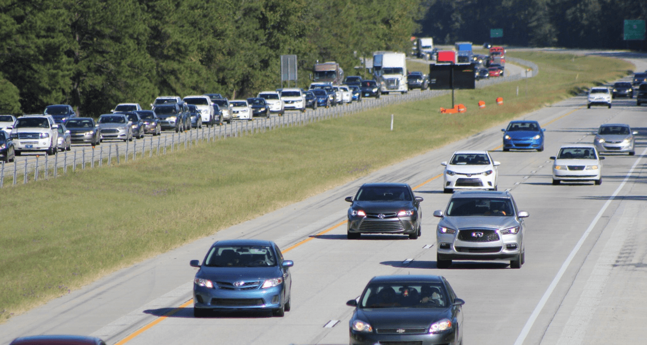 La carretera Interestatal 16 está habilitada en todos sus canales únicamente en sentido oeste.