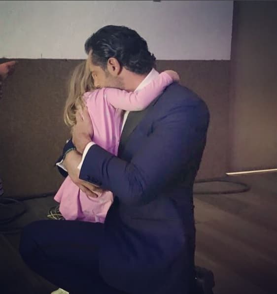 Ese domingo de noviembre Gabriel convivió con las pequeñas. Su hija Alexa Miranda le dió un fuerte abrazo para desearle buena suerte.