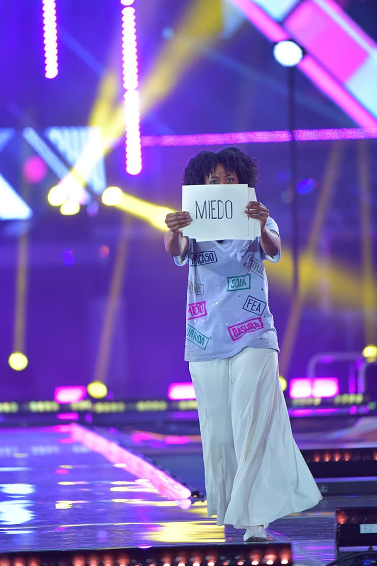 "Recuerda que eres bella, eres única, nadie es como tú, se que hay marcas, heridas en tu vida pero recuerda que es para hacerte mejor y hacerte fuerte eres hermosa y nadie es como tú", dijo.