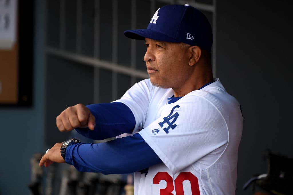 Las decisiones del manager Dave Roberts fueron cruciales en las últimas tres entradas para los Dodgers con el cambio de pitcher y el envío a Cody Bellinger a robar base en la segunda del noveno.