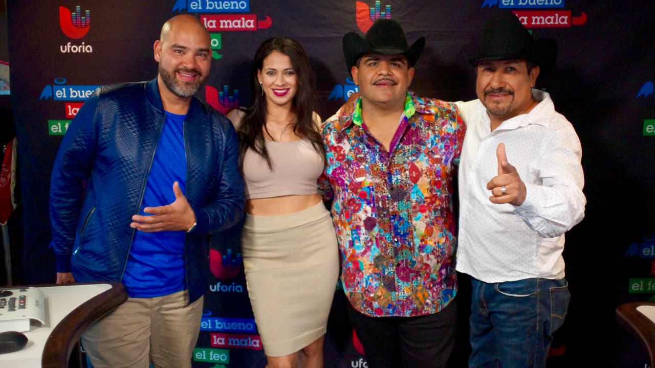 Chuy Lizarraga estreno su canción 'Casada o no' al lado de 'El Bueno, La Mala y El Feo'.