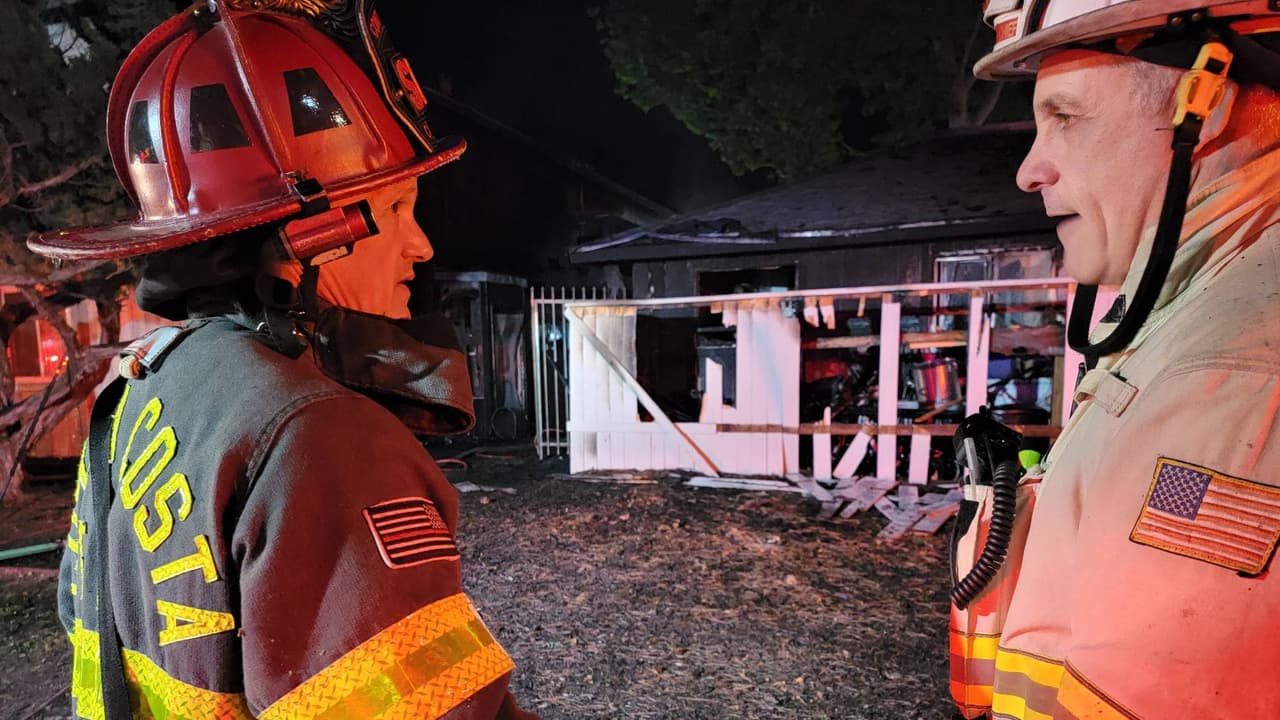 Incendio en complejo de apartamentos de Antioch deja a más de 30 adultos y niños sin hogar