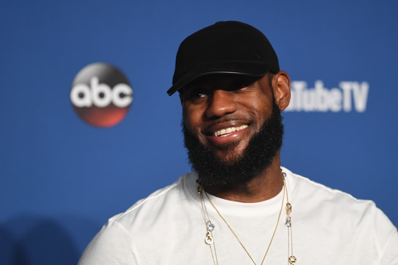 El futuro parece sonreirle nuevamente a LeBron, que a sus 33 años ha firmado un acuerdo por 4 años y 154 millones de dólares con Los Angeles Lakers.