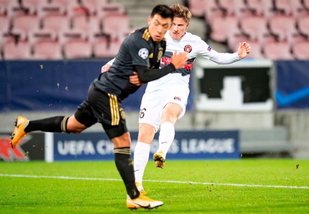 Midtjylland cayó 1-2 ante el Ajax. Dos Santos (1’) y Tadic (13’) marcaron por el Ajax; Dreyer descontó a los 18’.