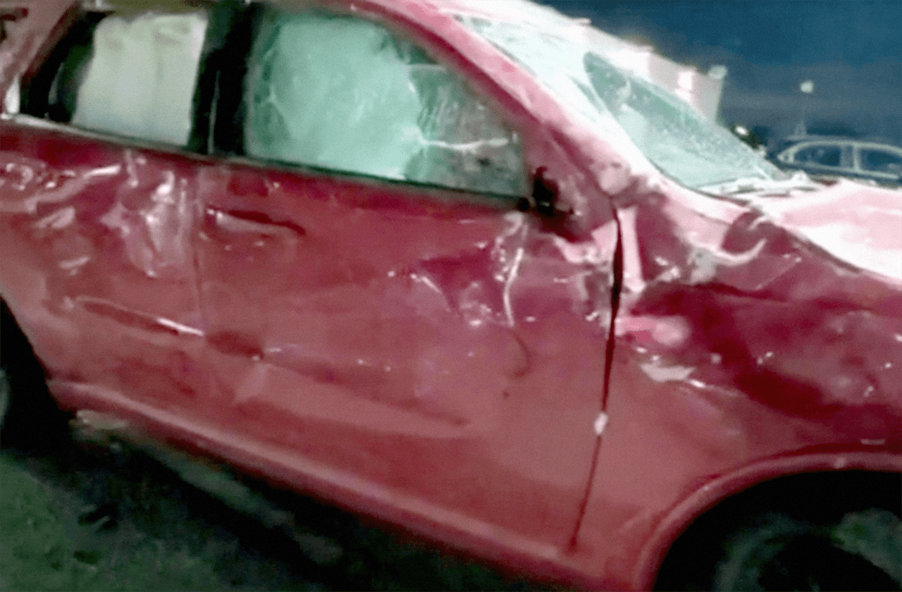 "Trailers, árboles, objetos de metal volaban a mi alrededor”, cuenta Vela.
<br>