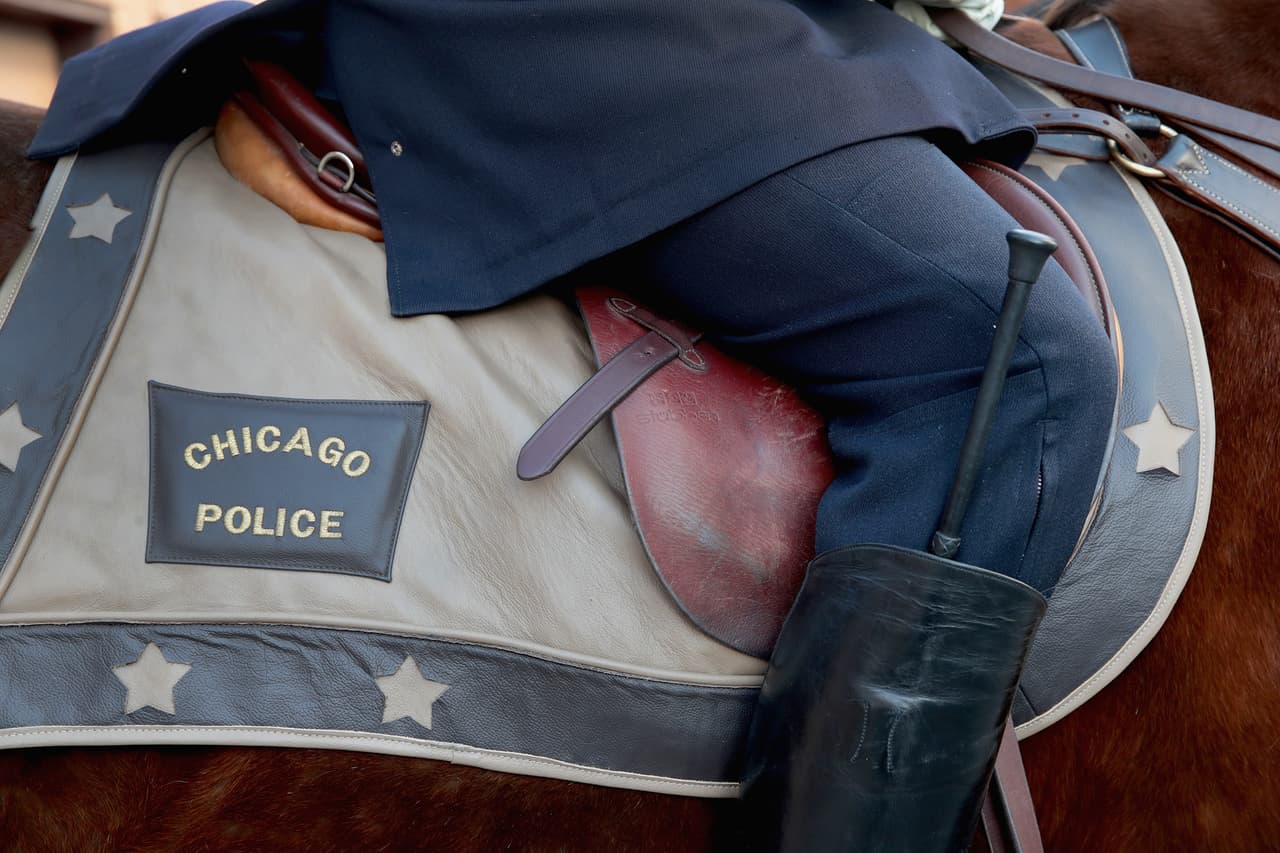 Bauer es el oficial de más alto rango asesinado en décadas en Chicago y con él suman ya 13 los policías de la ciudad que han perdido la vida en balaceras desde 1998. Al agente le sobreviven su esposa y una hija de 13 años.