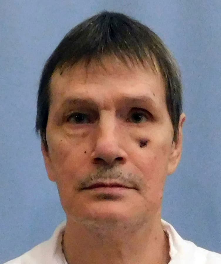 Esta fotografía sin fecha, facilitada por el Departamento Correccional de Alabama, muestra al recluso Doyle Lee Hamm. La serie de inyecciones letales problemáticas en Alabama —situación que se agravó a última hora del jueves 17 de noviembre de 2022, cuando el personal penitenciario suspendió otra ejecución debido a un problema con las vías intravenosas— no tiene precedentes a nivel nacional, según declaró el viernes 18 de noviembre un grupo que monitorea la pena capital.