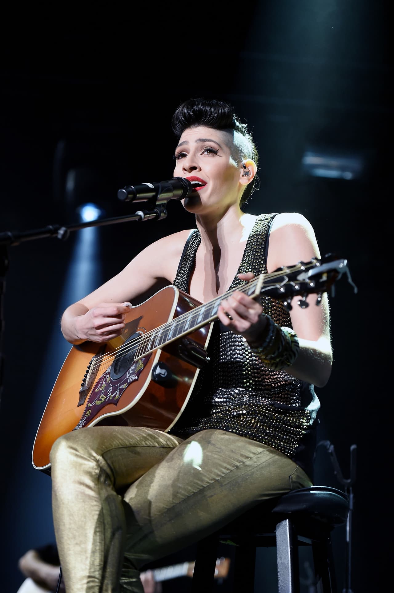 El tono de sus canciones fue modificado para el Acústico del Latin GRAMMY.