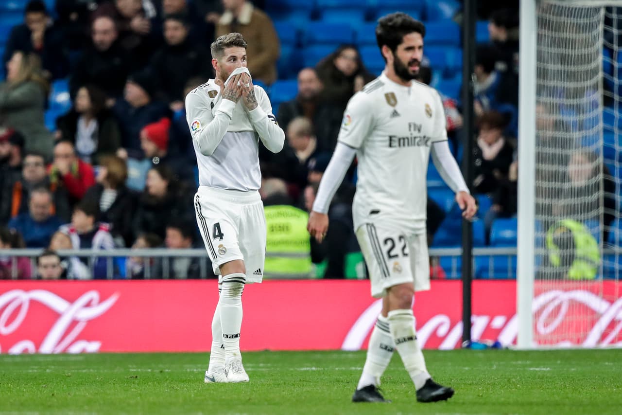 Ni Isco ni Sergio Ramos han podido evitar que en la Liga de España el equipo esté lejos del objetivo del título, a pesar de que en Champions League ya están en Octavos de final.