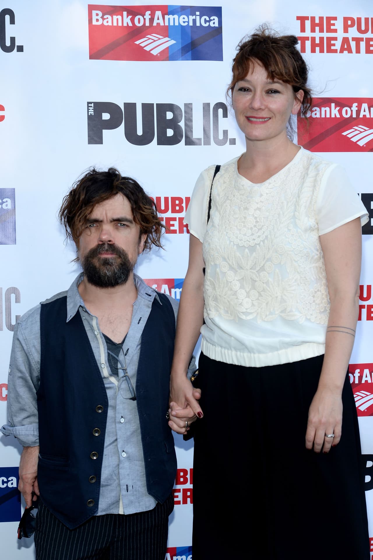 Dinklage con su esposa Erica.