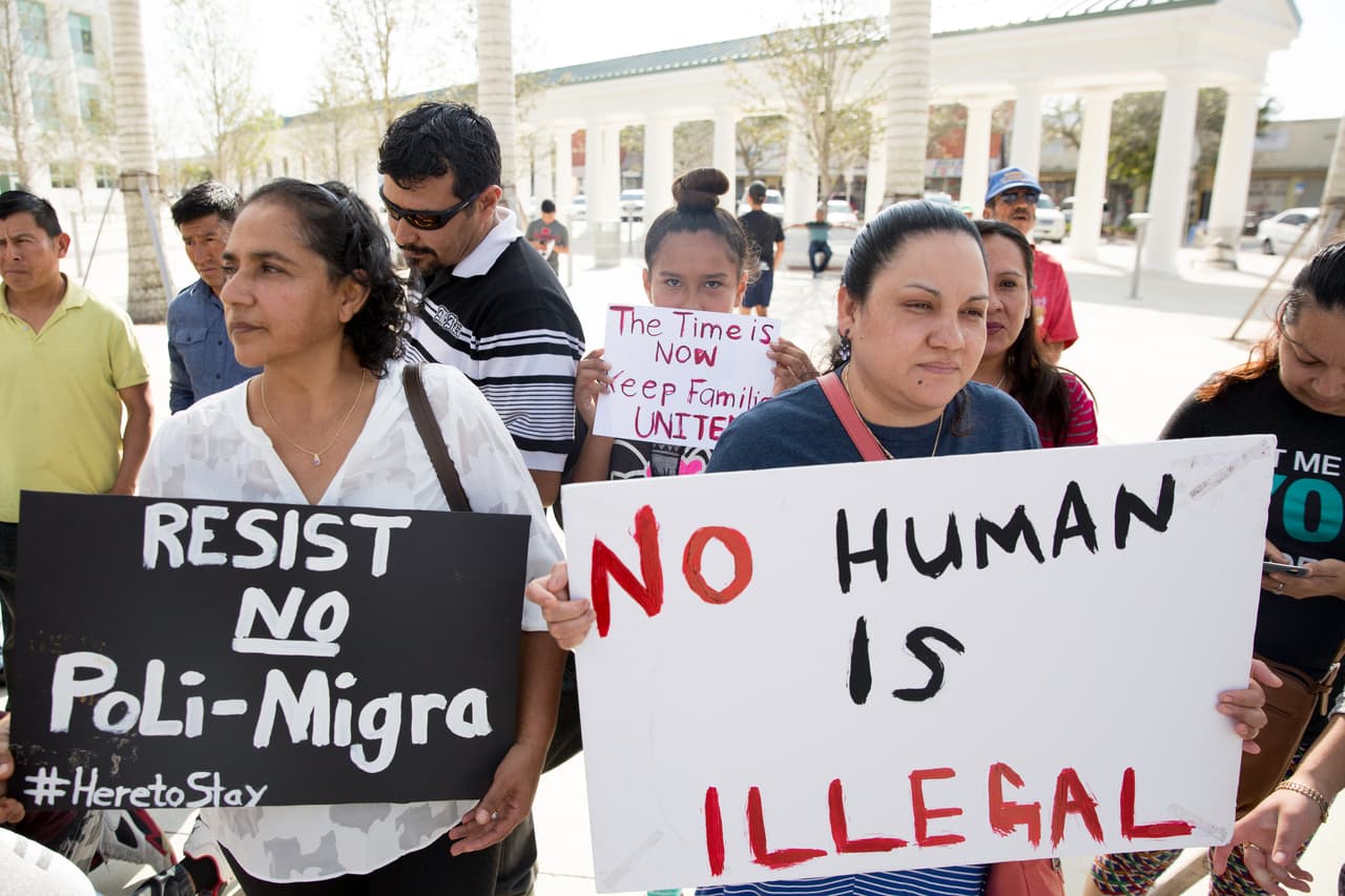 La comisión de Miami-Dade respalda decisión del alcalde de acabar con política que protegía a indocumentados