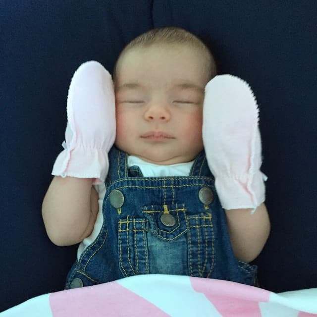 Su famoso papi no deja de tomarle fotitis.