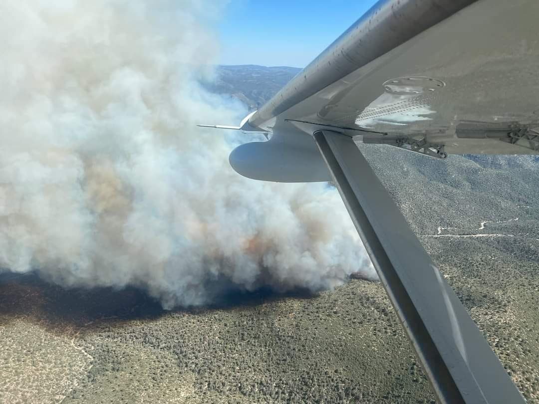 Incendio Flying V sigue extendiéndose en los alrededores de la US60