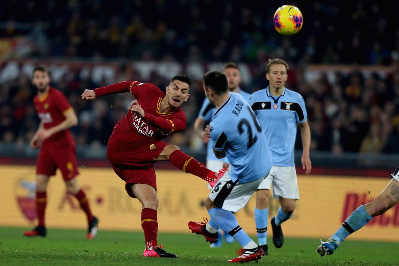 En uno de los clásicos más intensos en Italia, Roma y Lazio dividieron puntos tras igualar 1-1.