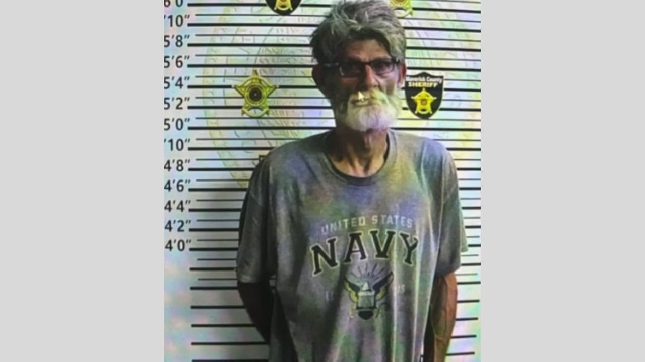 El conductor fue identificado como Nicolás Alan Hundza, de 60 años, quien es ciudadano norteamericano.