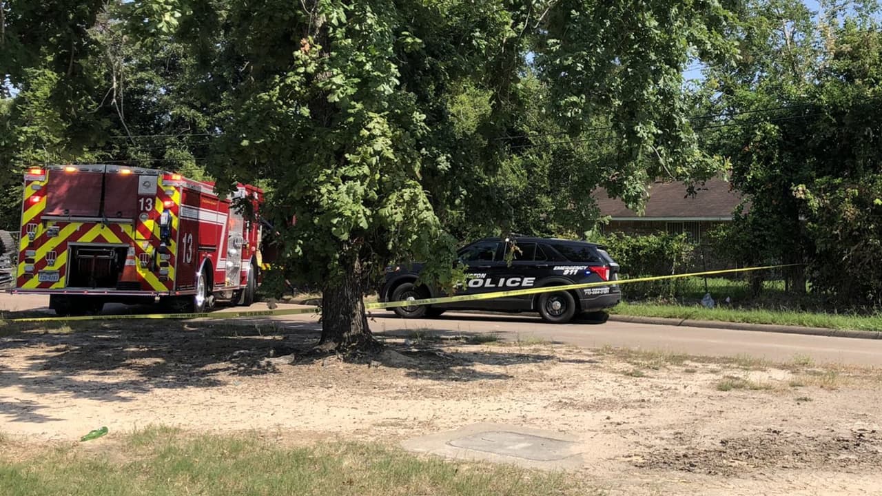 Cierra un tramo de la calle W. Tidwell al noroeste de Houston tras un choque mortal