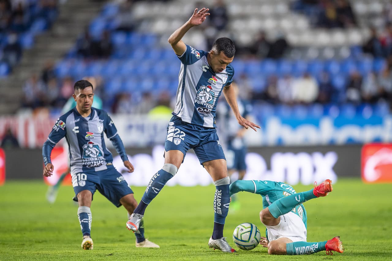 Con gol de último minuto el Pachuca derrotó al León en un encuentro que representó el debut de la 'Chofis' López con los Tuzos.